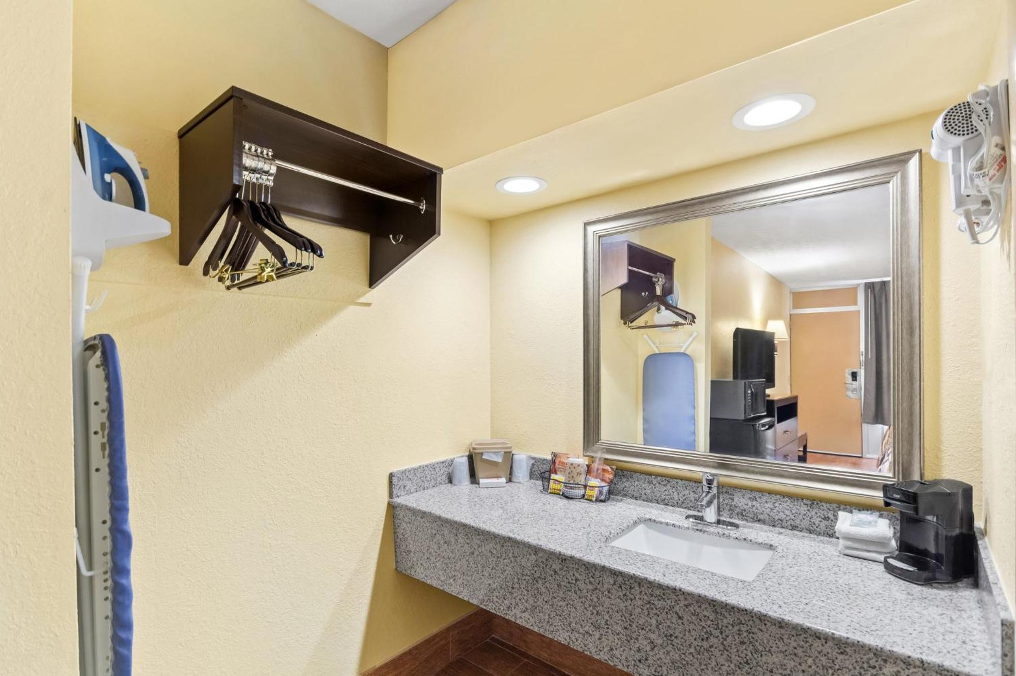 Red Roof Inn بيريا المظهر الخارجي الصورة